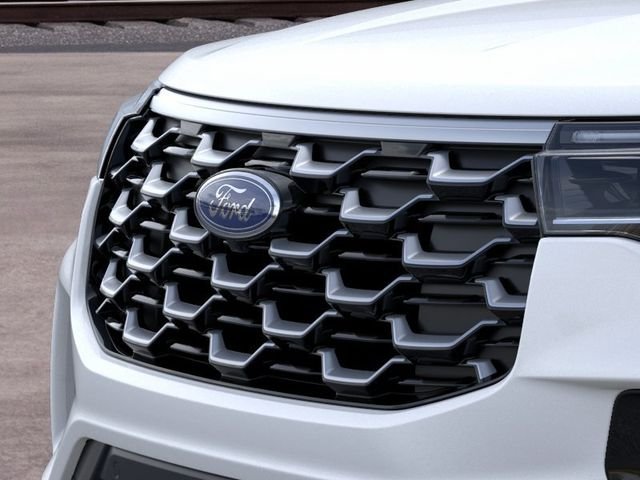 New 2026 Star White Metallic Tri-Coat Ford Platinum™ image 18