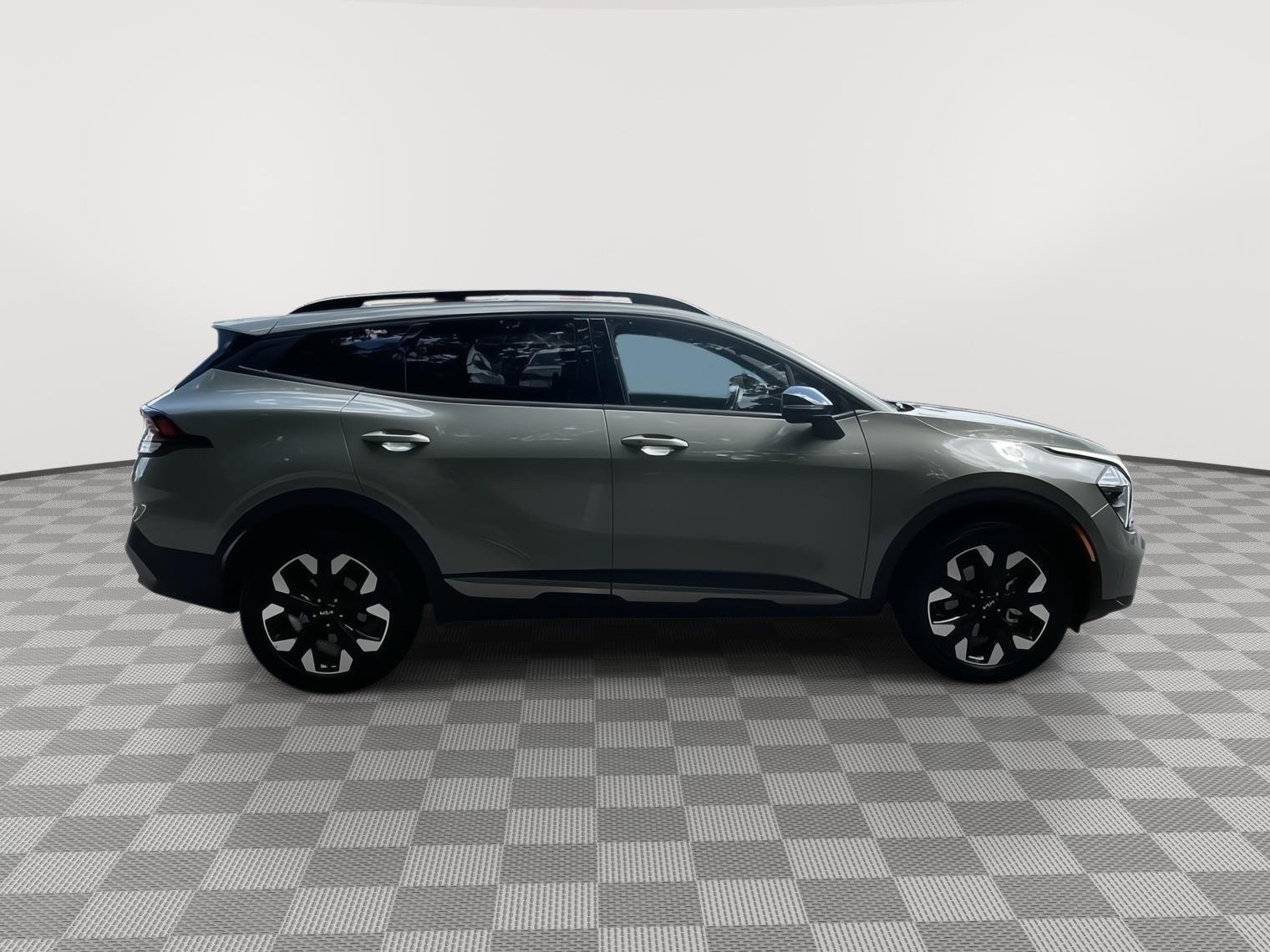 Used 2023 Jungle Green Kia X-Line image 4