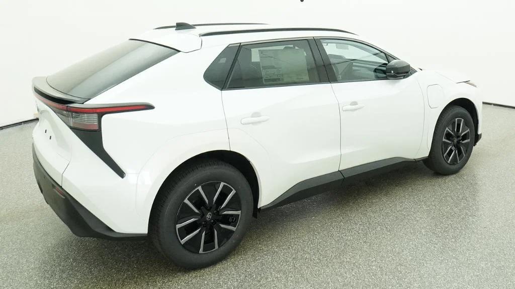New 2026 Wind Chill Pearl Toyota XLE image 53