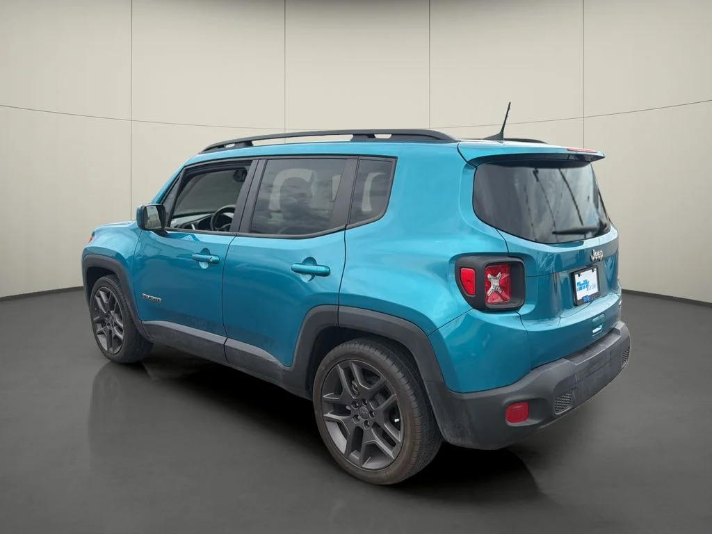 Used 2021 Teal Jeep Latitude image 5