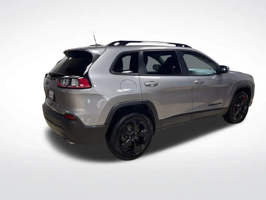 Used 2020 Silver Jeep Latitude Plus image 8