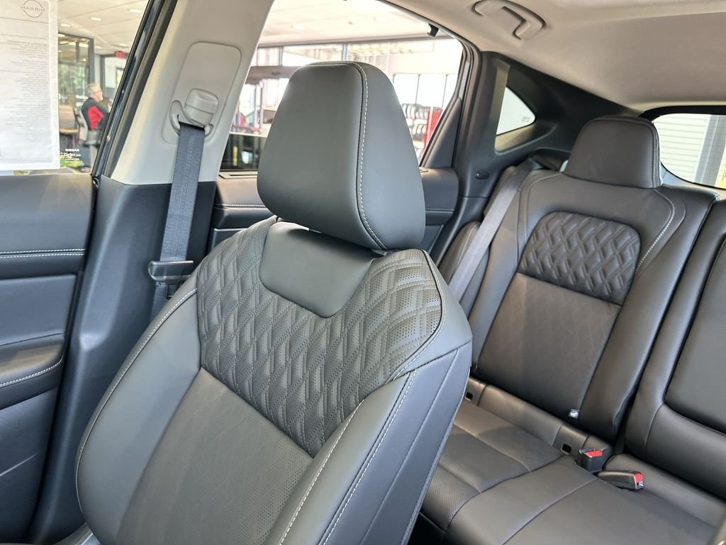 New 2026 Blue Nissan Platinum image 4