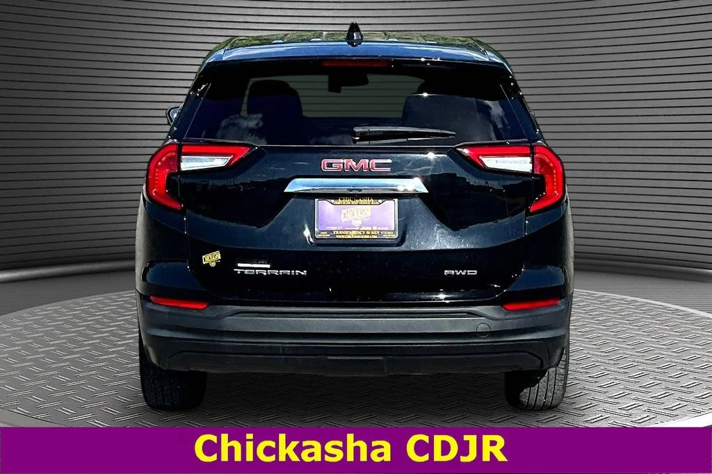 Used 2022 Black GMC SLE image 5