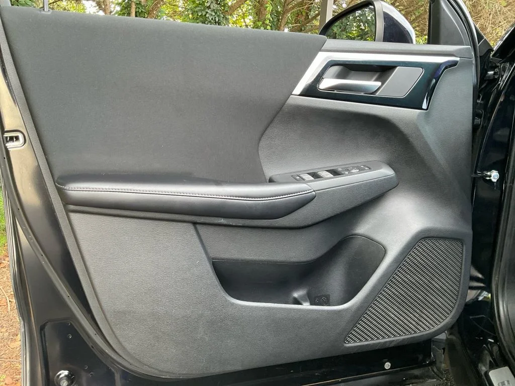 Used 2022 Black Mitsubishi ES image 31