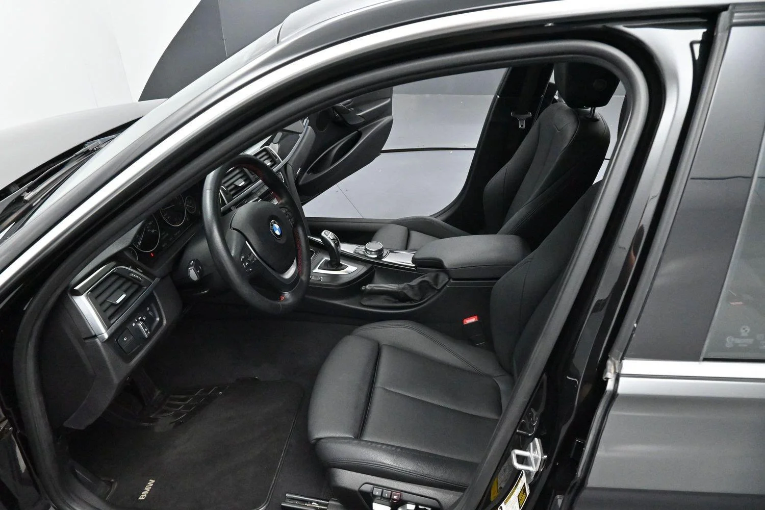 Used 2018 Black Sapphire Metallic BMW 330i image 11