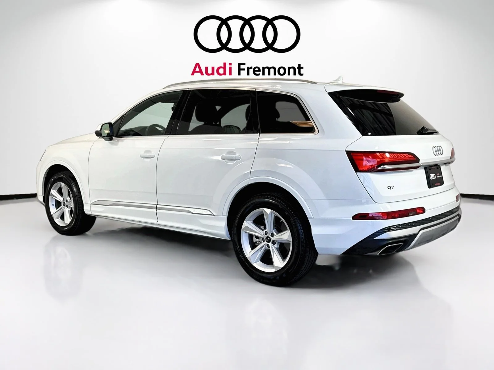 Used 2025 Carrara White Audi Premium image 6