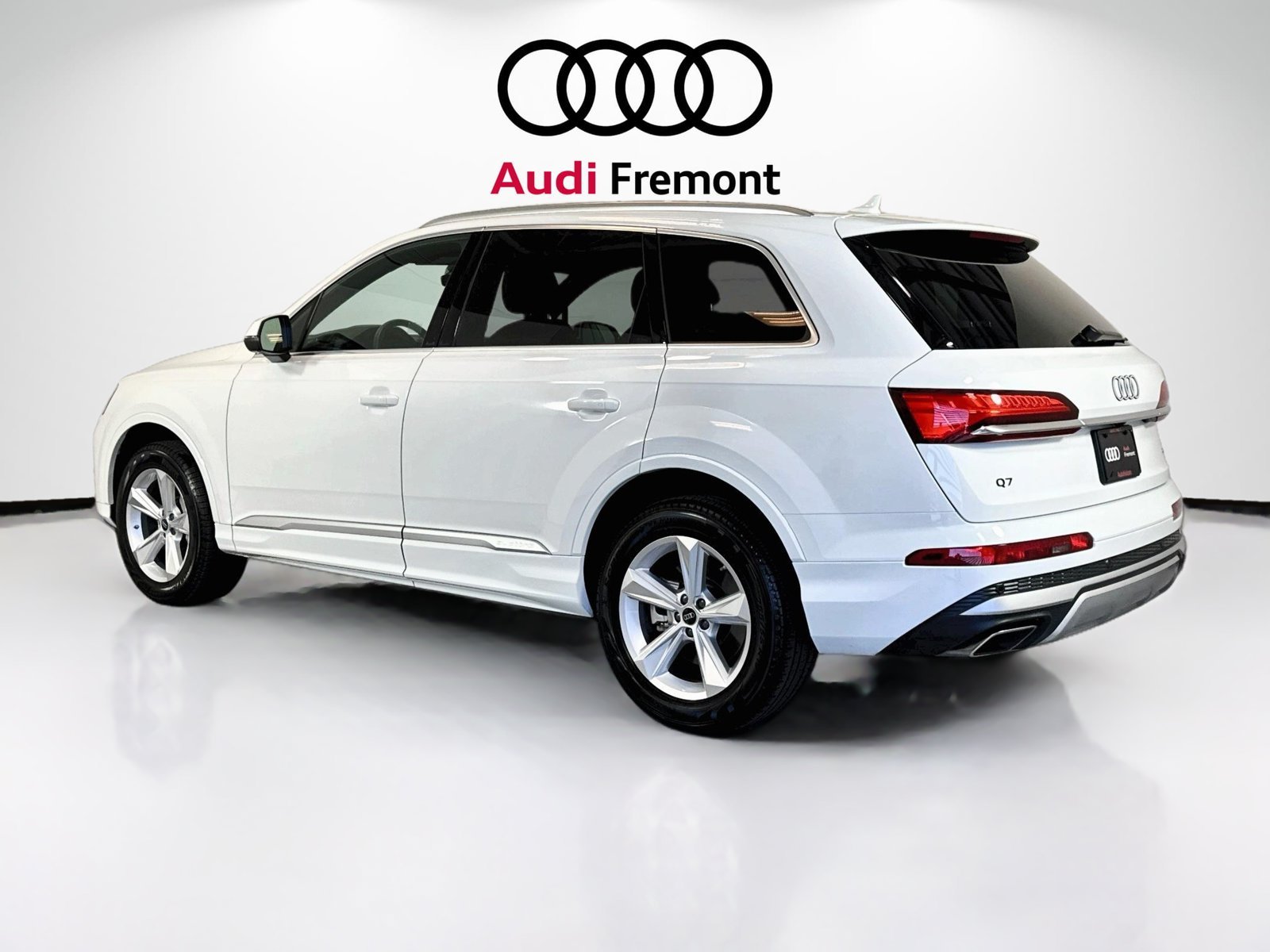 Used 2025 Carrara White Audi Premium image 6