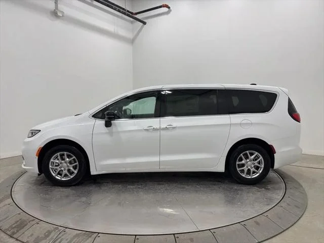 New 2026 Bright White Clear-Coat Exterior Paint Chrysler Select image 4