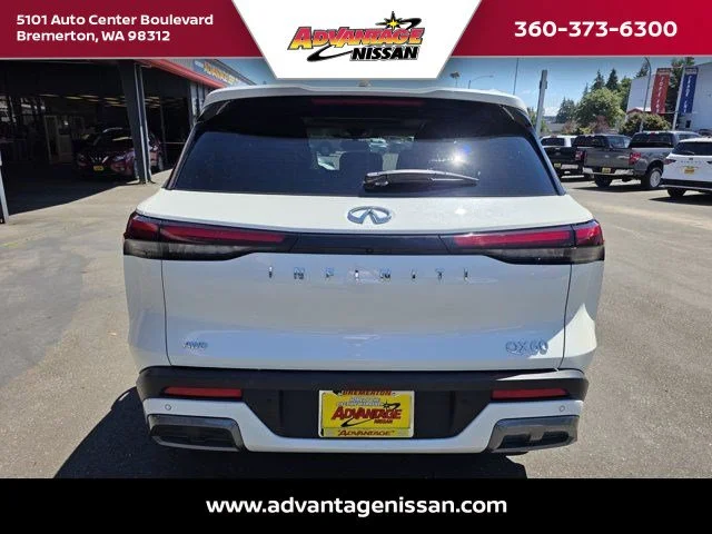 Used 2022 Majestic White INFINITI LUXE image 4