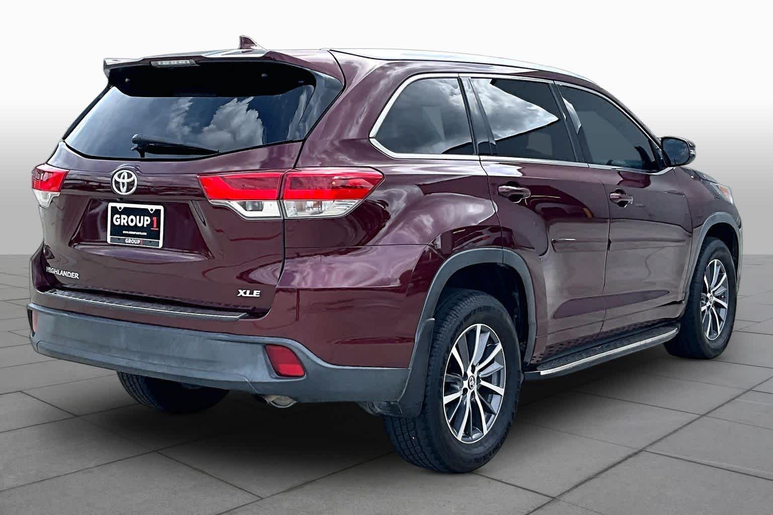 Used 2017 Ooh La La Rouge Mica Toyota XLE image 12