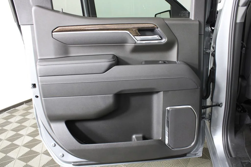 New 2026 Sterling Metallic GMC Elevation image 11