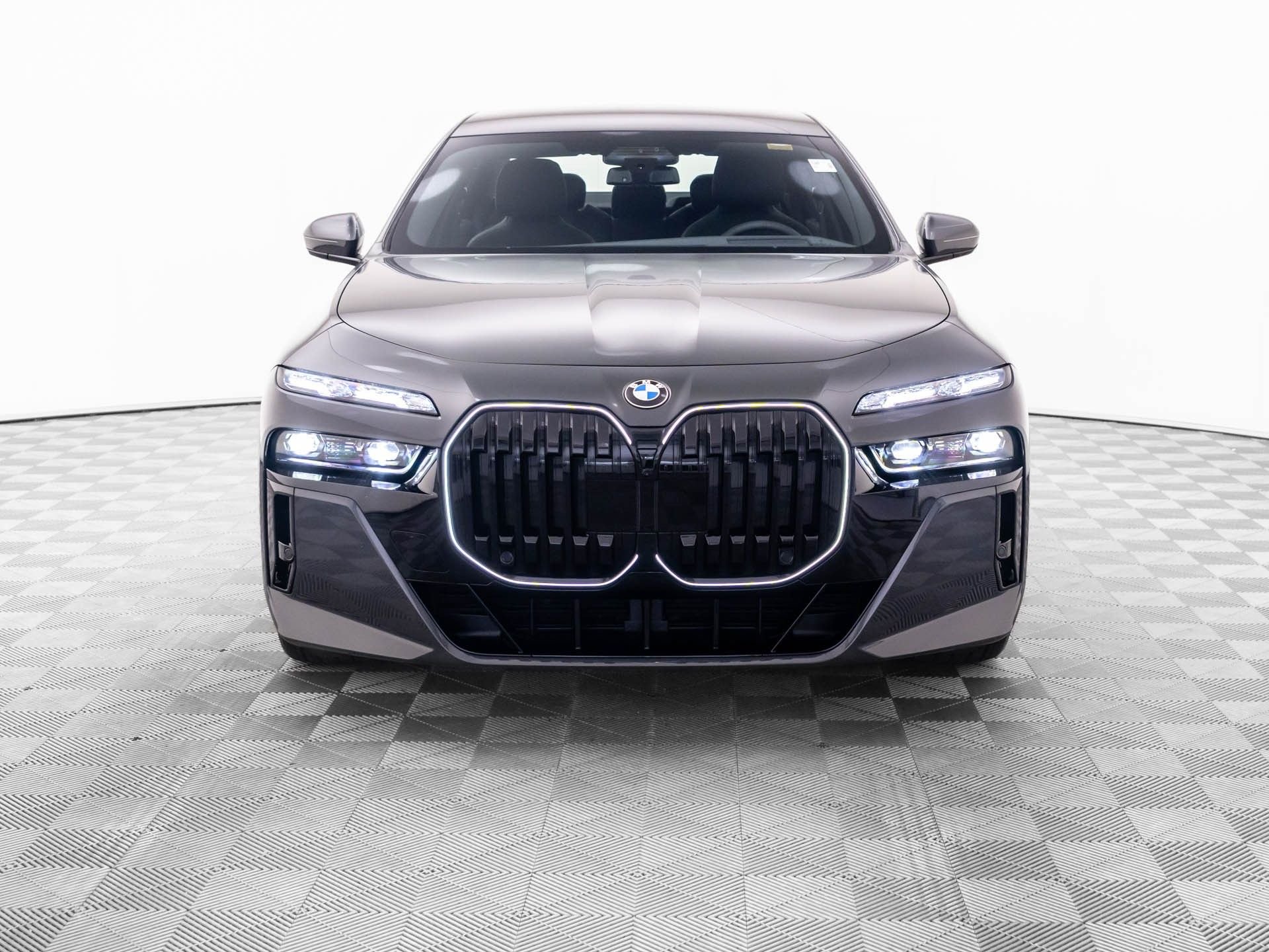 New 2026 Dravit Grey Metallic BMW 760i xDrive image 10
