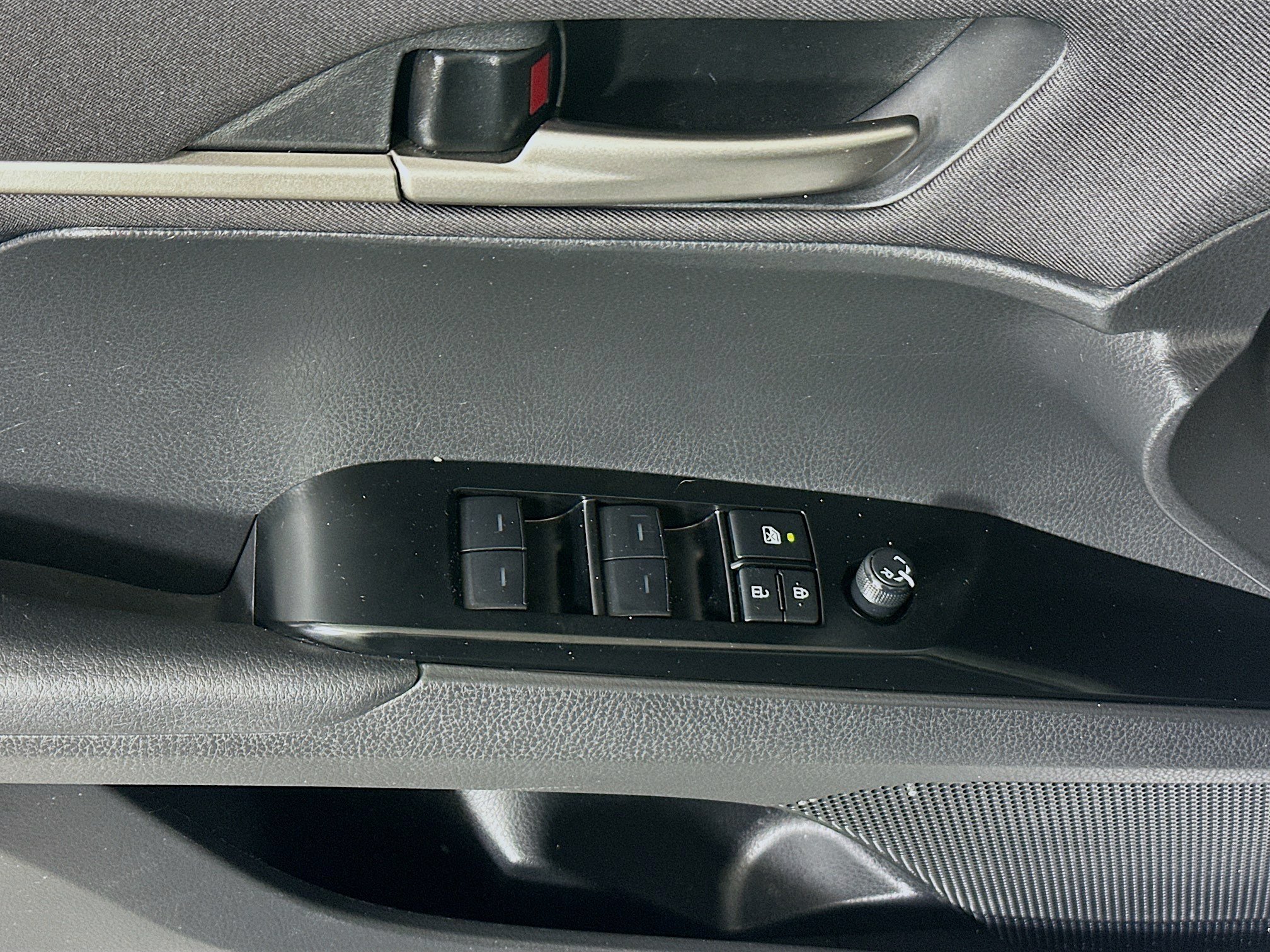 Certified Used 2025 Ice Toyota LE image 14
