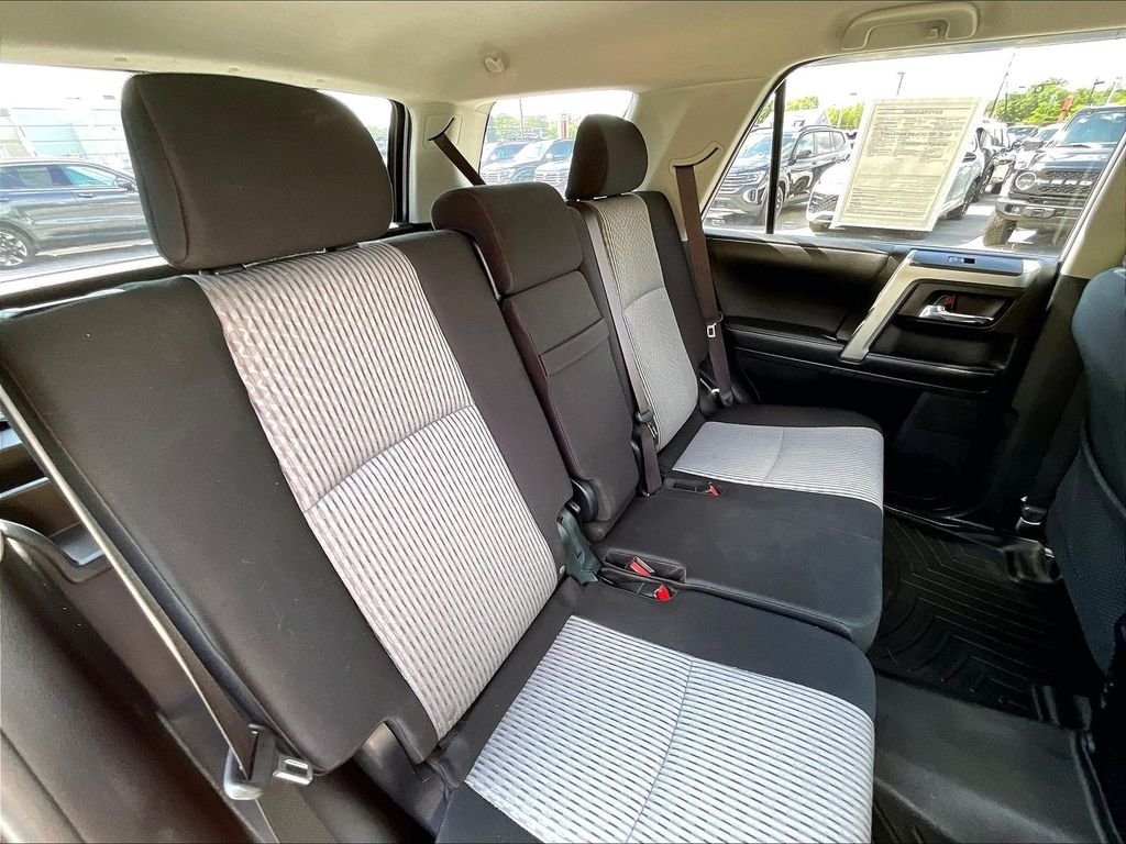 Used 2017 Classic Silver Metallic Toyota SR5 image 15