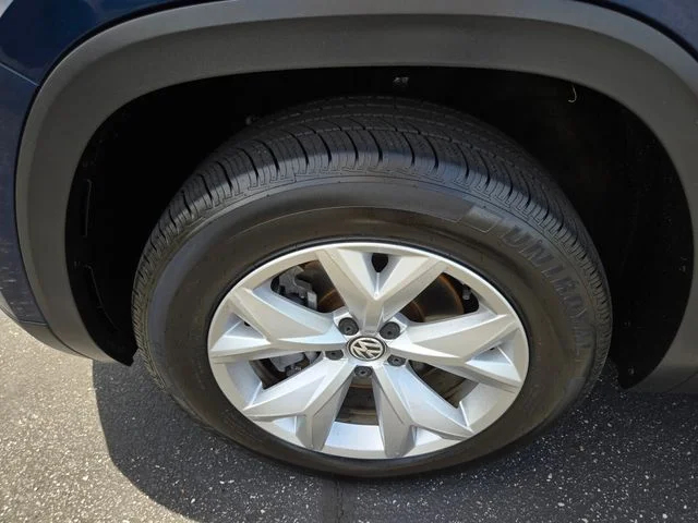Used 2019 Blue Volkswagen 3.6L V6 SE image 21
