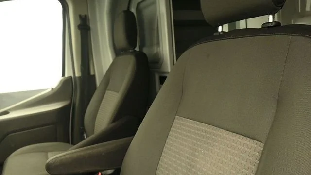 Used 2020 Oxford White Ford Cutaway Utility Box image 18