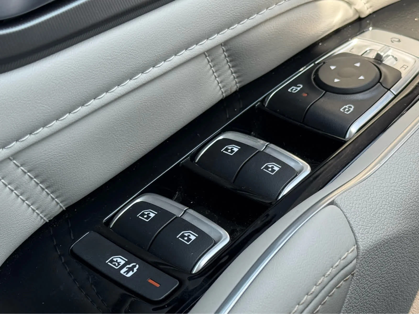 Used 2025 Wolf Gray Kia SX image 18