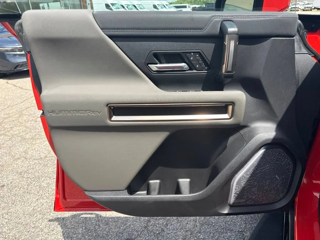 Used 2025 Solar Orange GMC 2X image 28