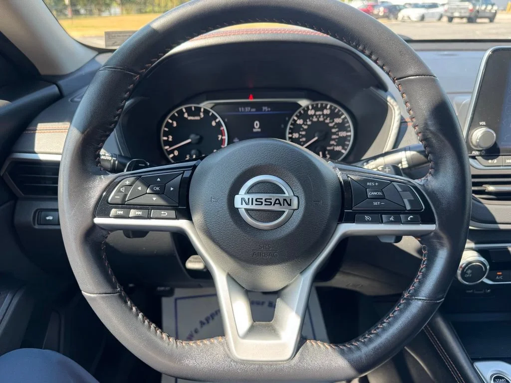 Used 2021 Qab/ White Tricoat Nissan 2.5 SR image 16