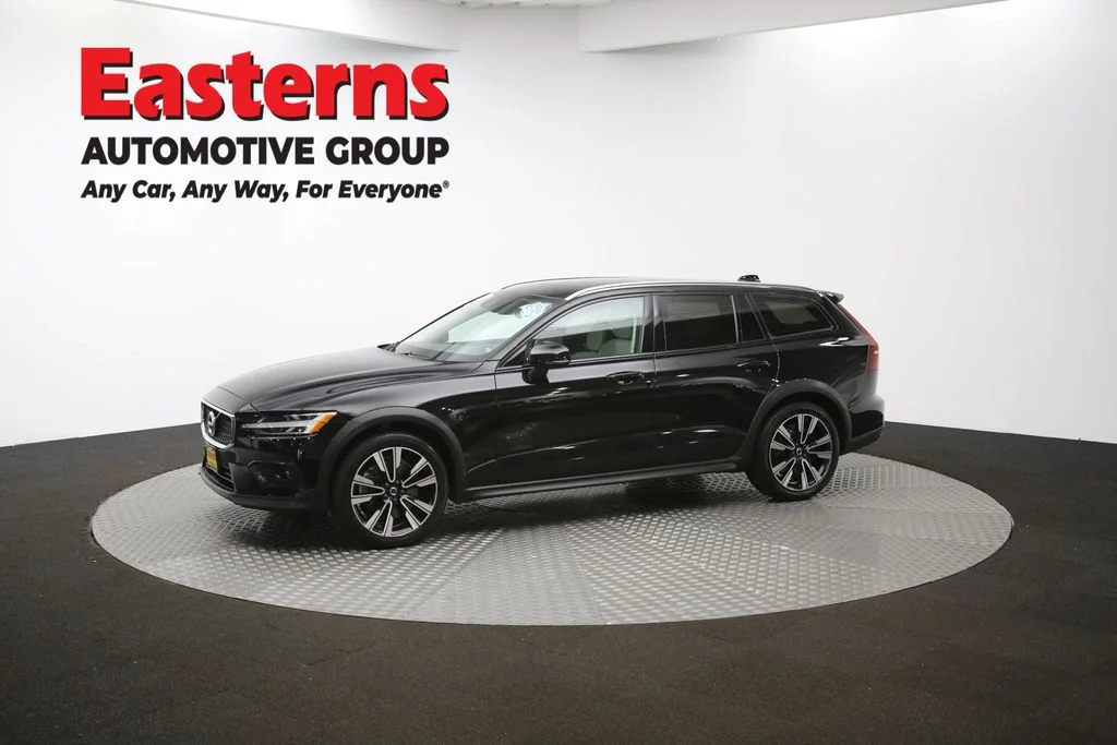 Used 2022 Black Volvo T5 image 55