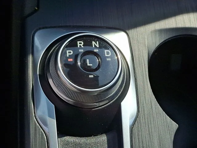 Used 2022 Gray Ford SE image 22