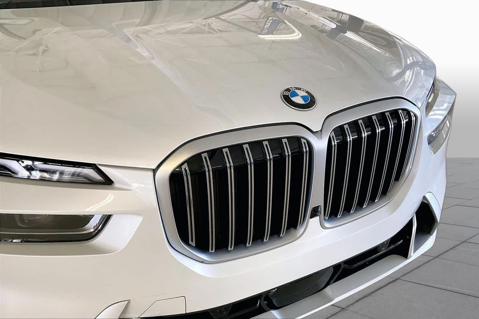 Used 2026 Mineral White Metallic BMW xDrive40i image 30