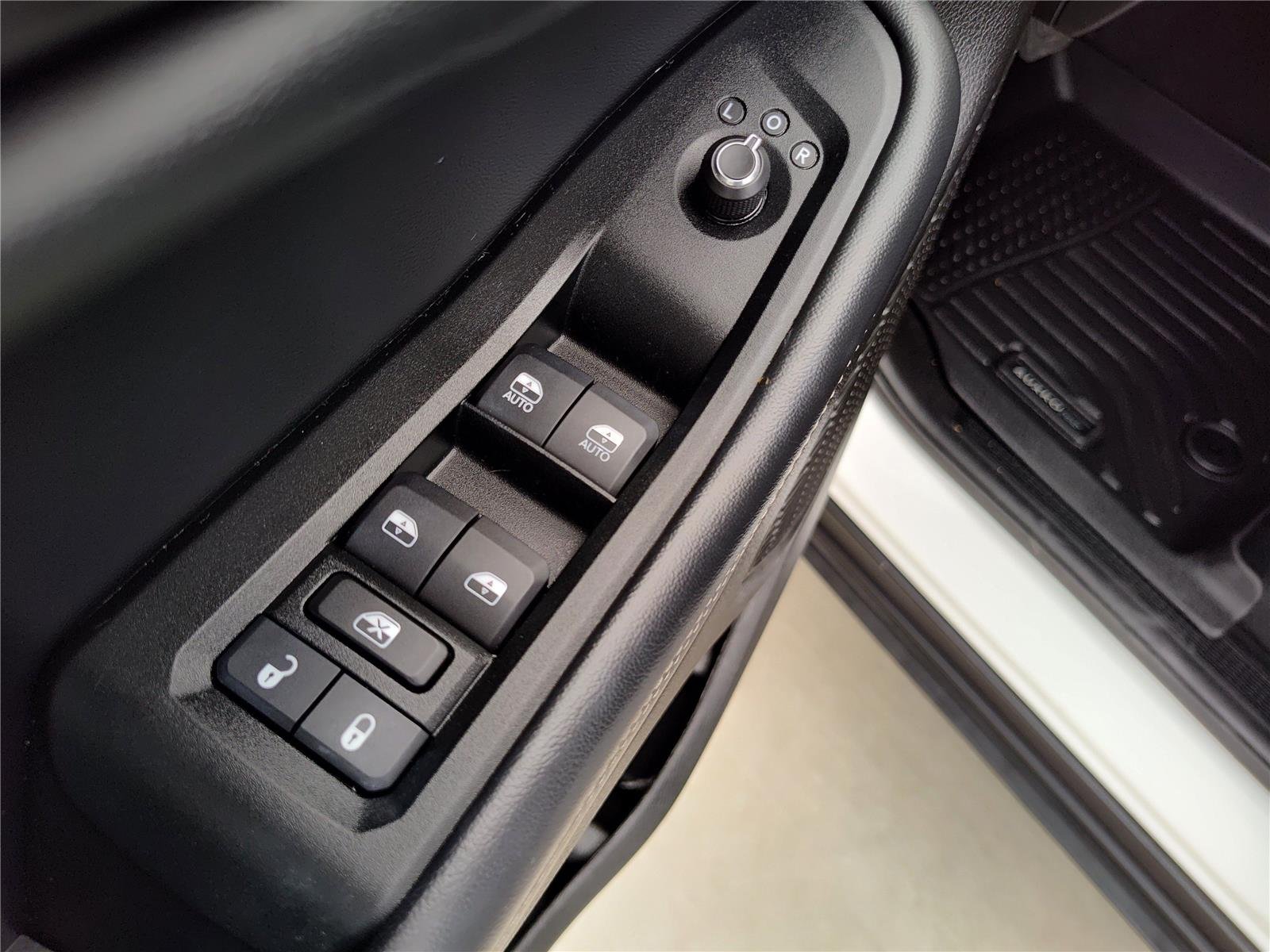 Used 2024 WHITE JEEP LARE image 16