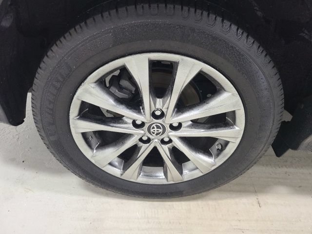 Used 2016 Classic Silver Metallic Toyota Limited image 38