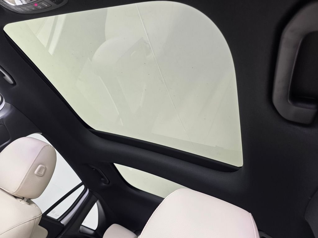 New 2026 Polar White Mercedes-Benz GLA 250 image 9