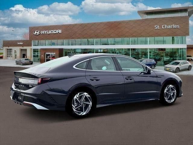Used 2026 Blue Hyundai SEL Sport image 8