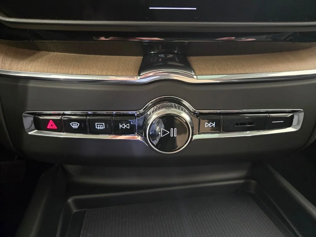 2026 Volvo XC60 Plus - Photo 16