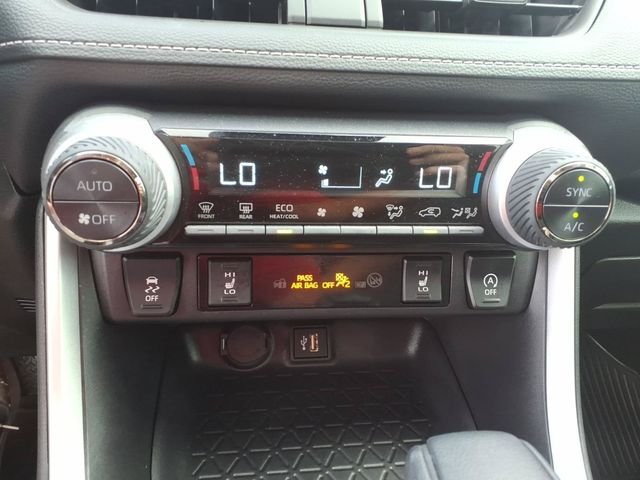 Used 2024  Toyota XLE image 13