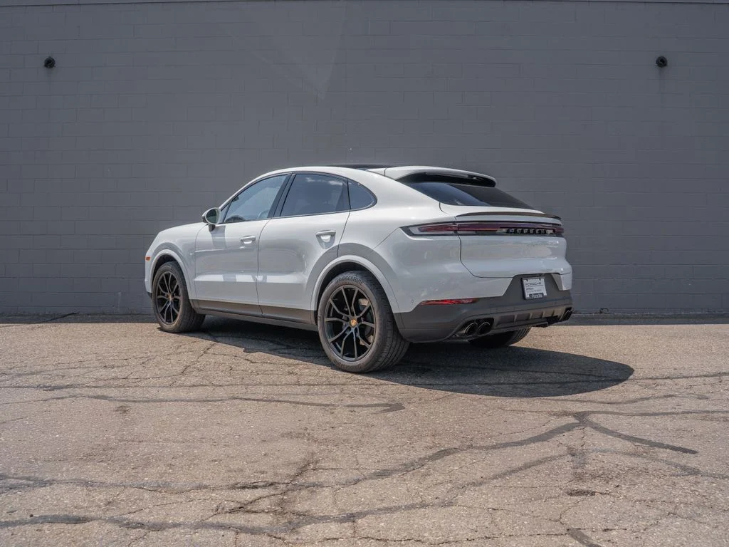 Used 2025 White Porsche Base image 3