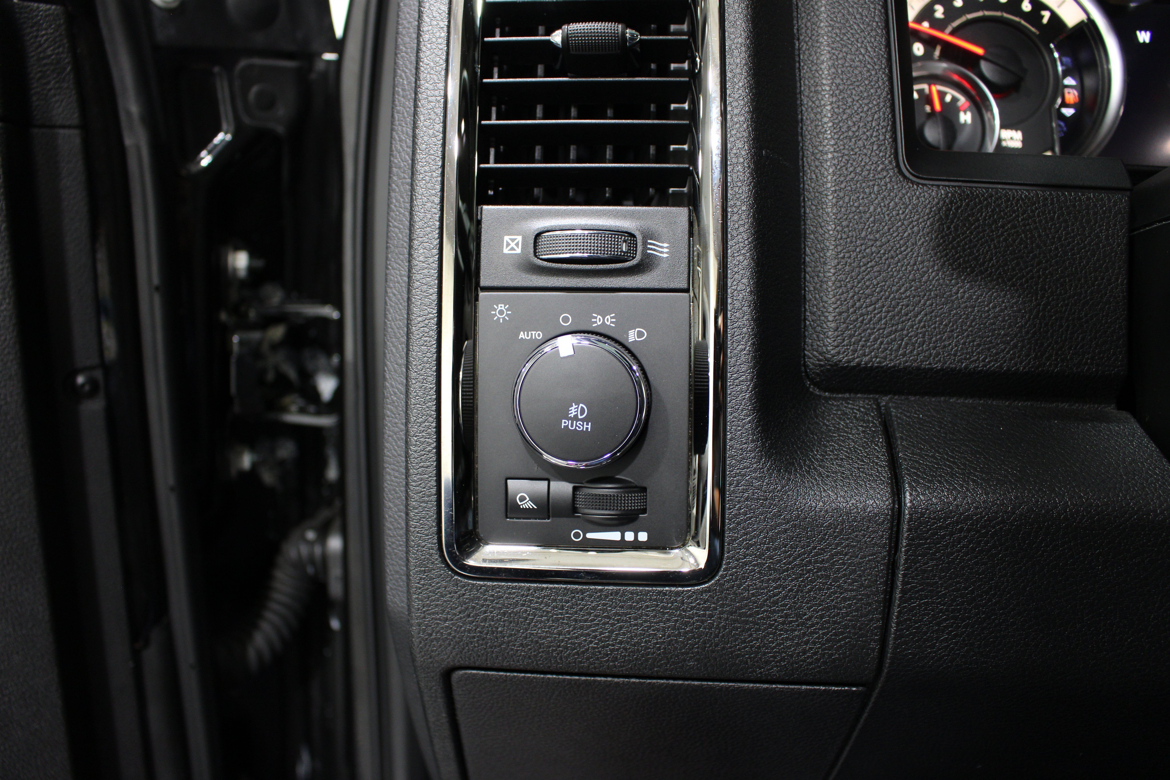 Used 2017 Brilliant Black Crystal Pearlcoat Ram Sport image 8