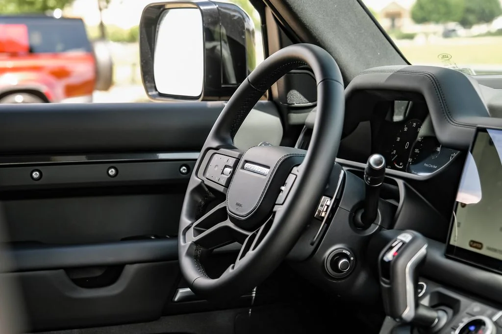 2025 Land Rover Defender V8 - Photo 18