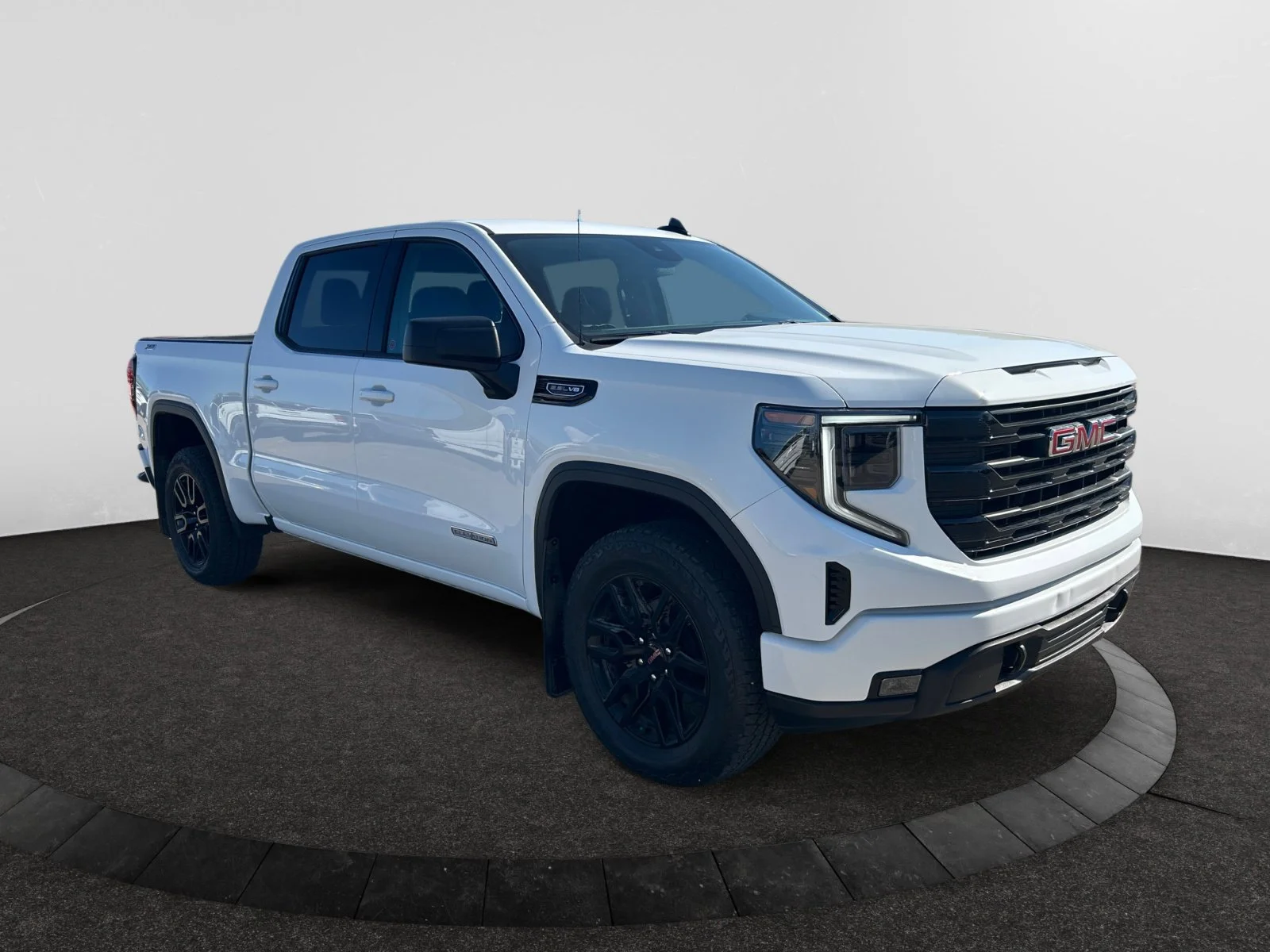 Used 2026 White GMC Elevation Crew 5.3L 4X4 image 7