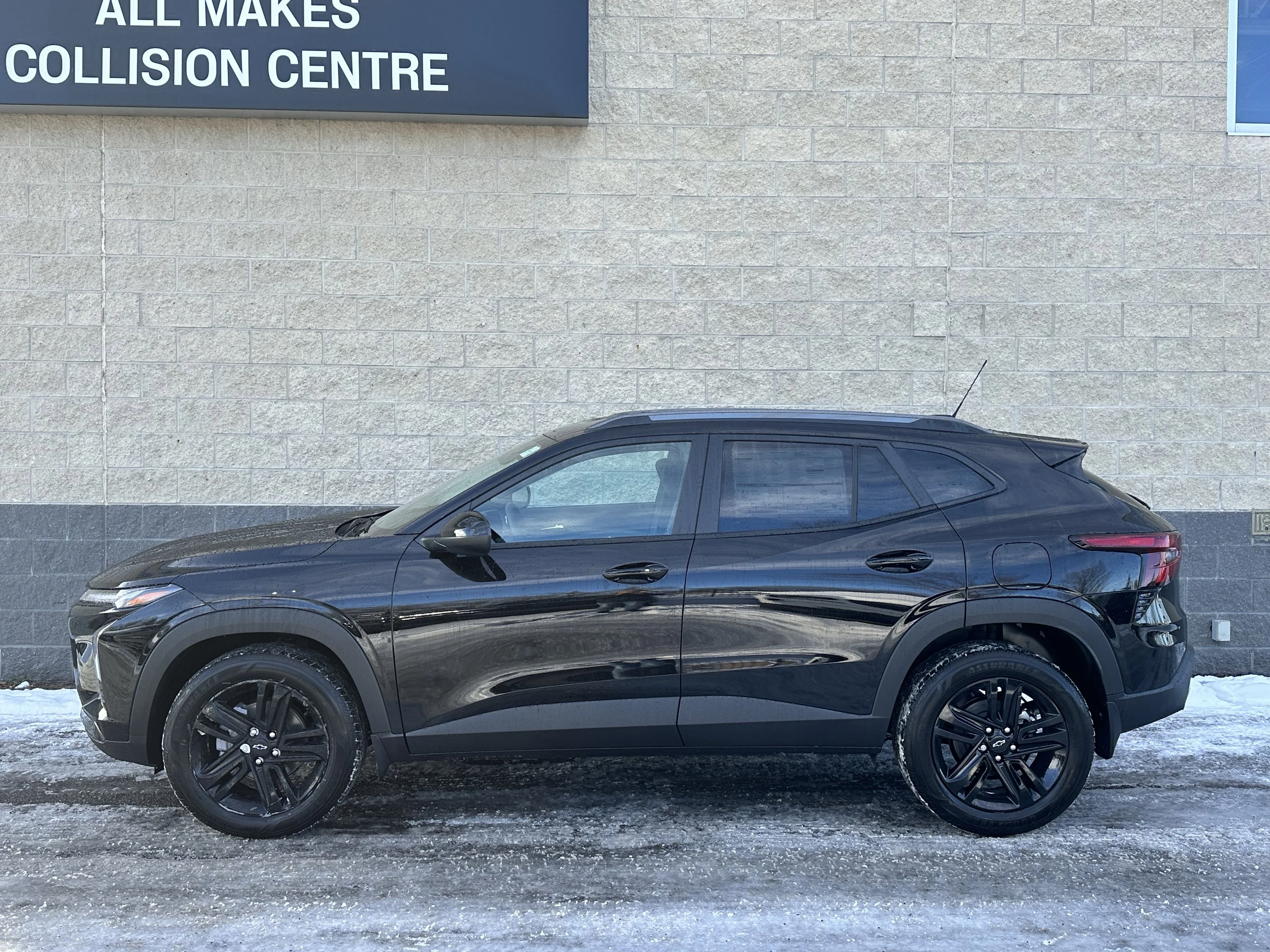 New 2026 Mosaic Black Metallic Chevrolet ACTIV image 3