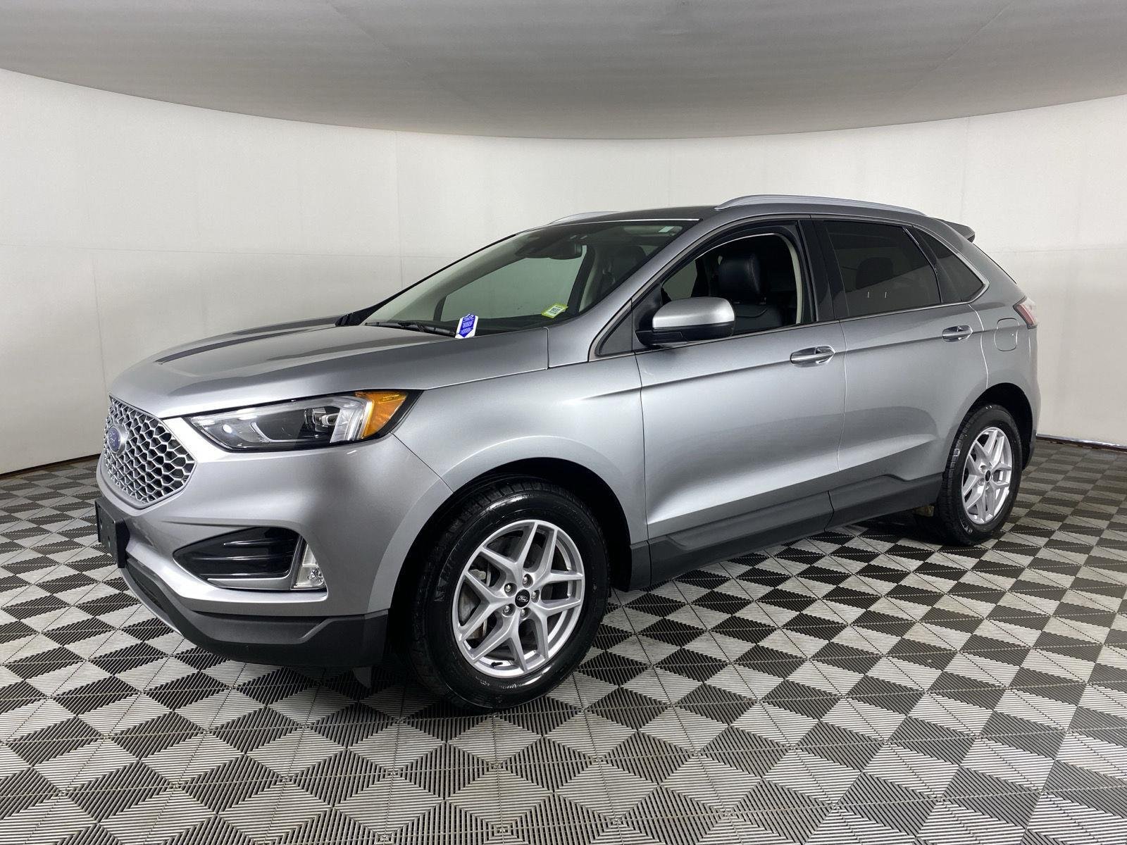 Used 2024 Iconic Silver Ford SEL image 6