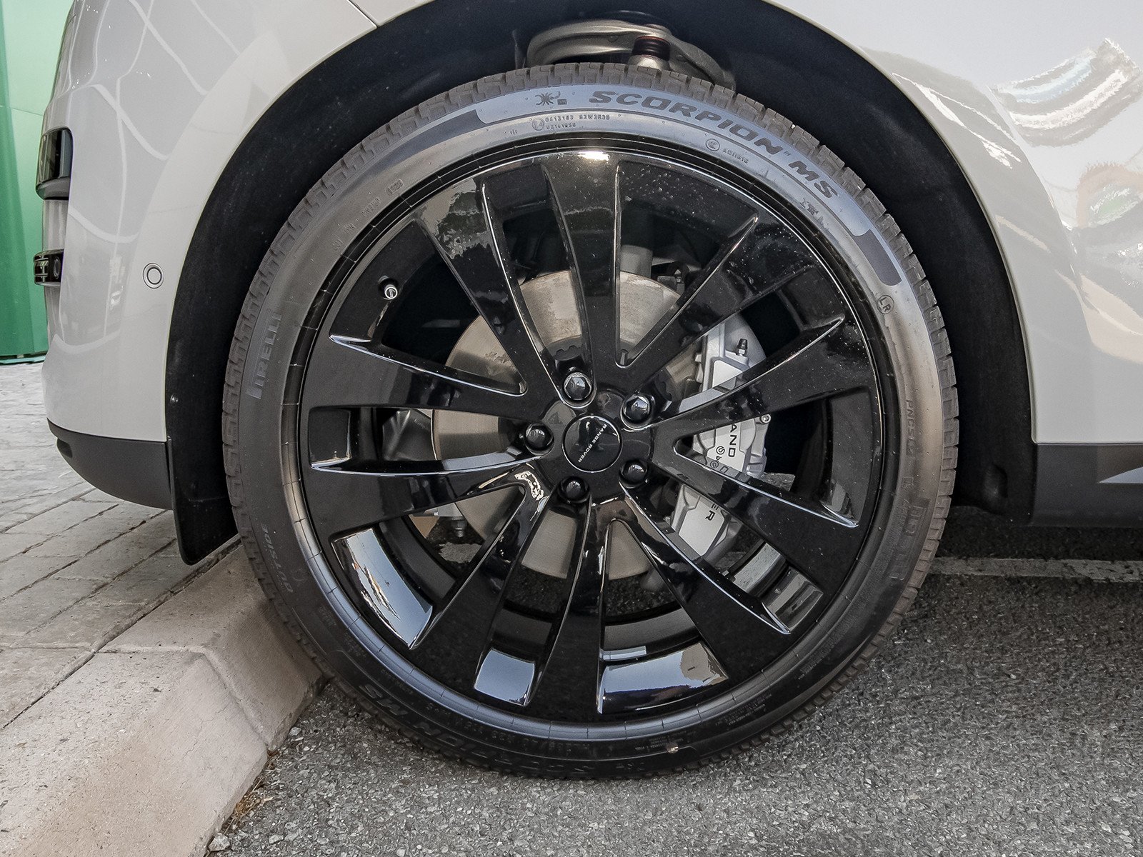 New 2026 Borasco Grey Land Rover SE image 53