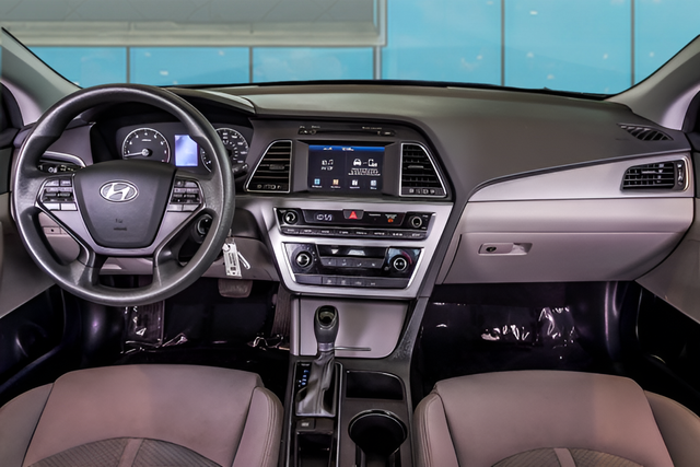 Used 2017 Blue Hyundai SE image 10