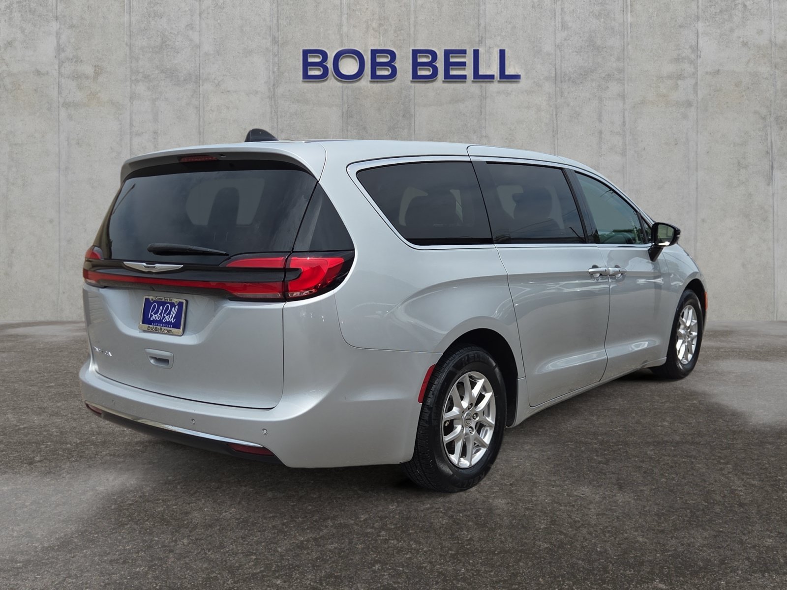 Used 2024 Silver Mist Clearcoat Chrysler Touring L image 5