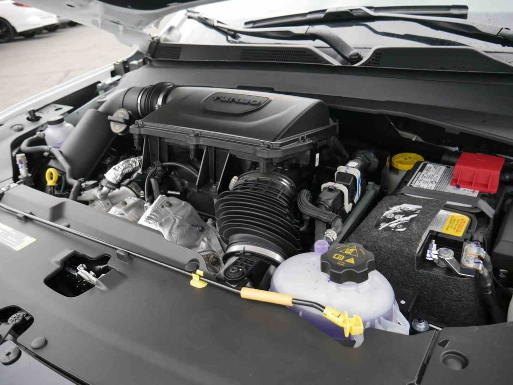 Used 2026 White Jeep Latitude image 11