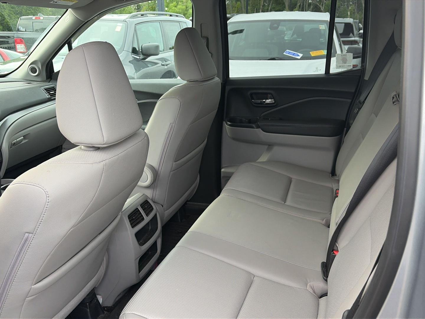 Used 2019 Lunar Silver Metallic Honda RTL image 6
