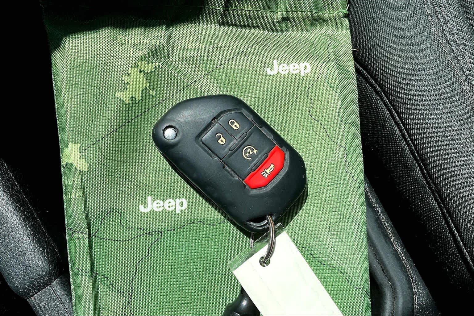Used 2019 Bright White Clearcoat Jeep Sport S image 14