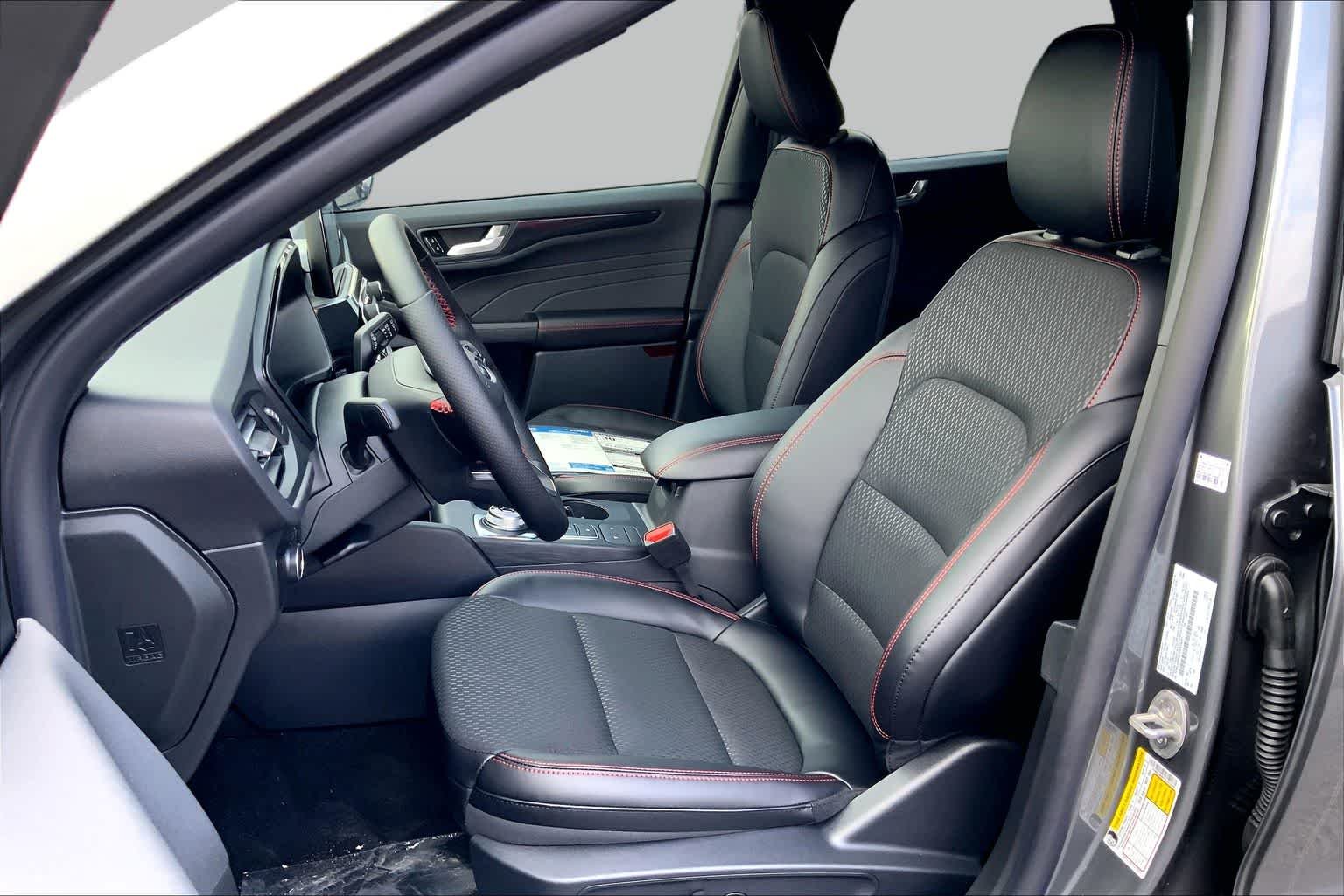 New 2026 Carbonized Gray Metallic Ford ST-Line image 7