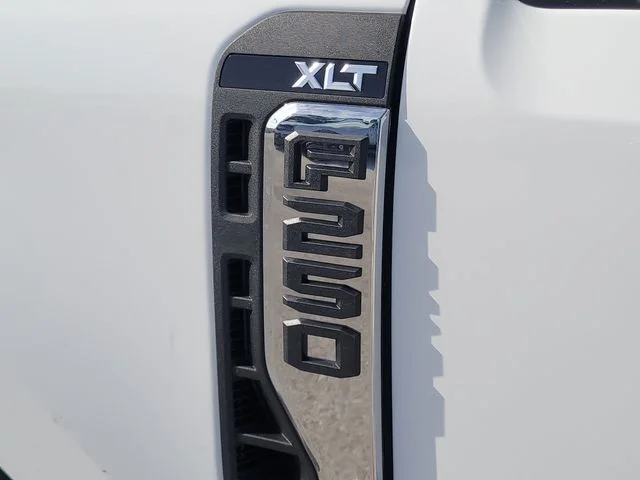 New 2026 Oxford White Ford XLT image 9