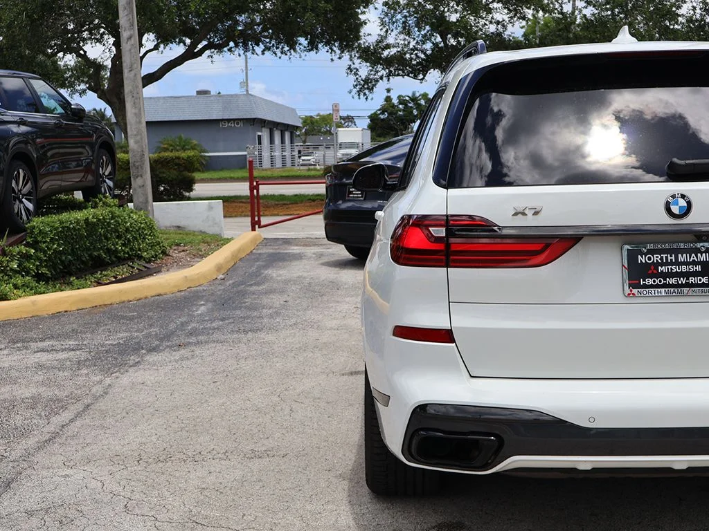 Used 2021 White BMW M50i image 21