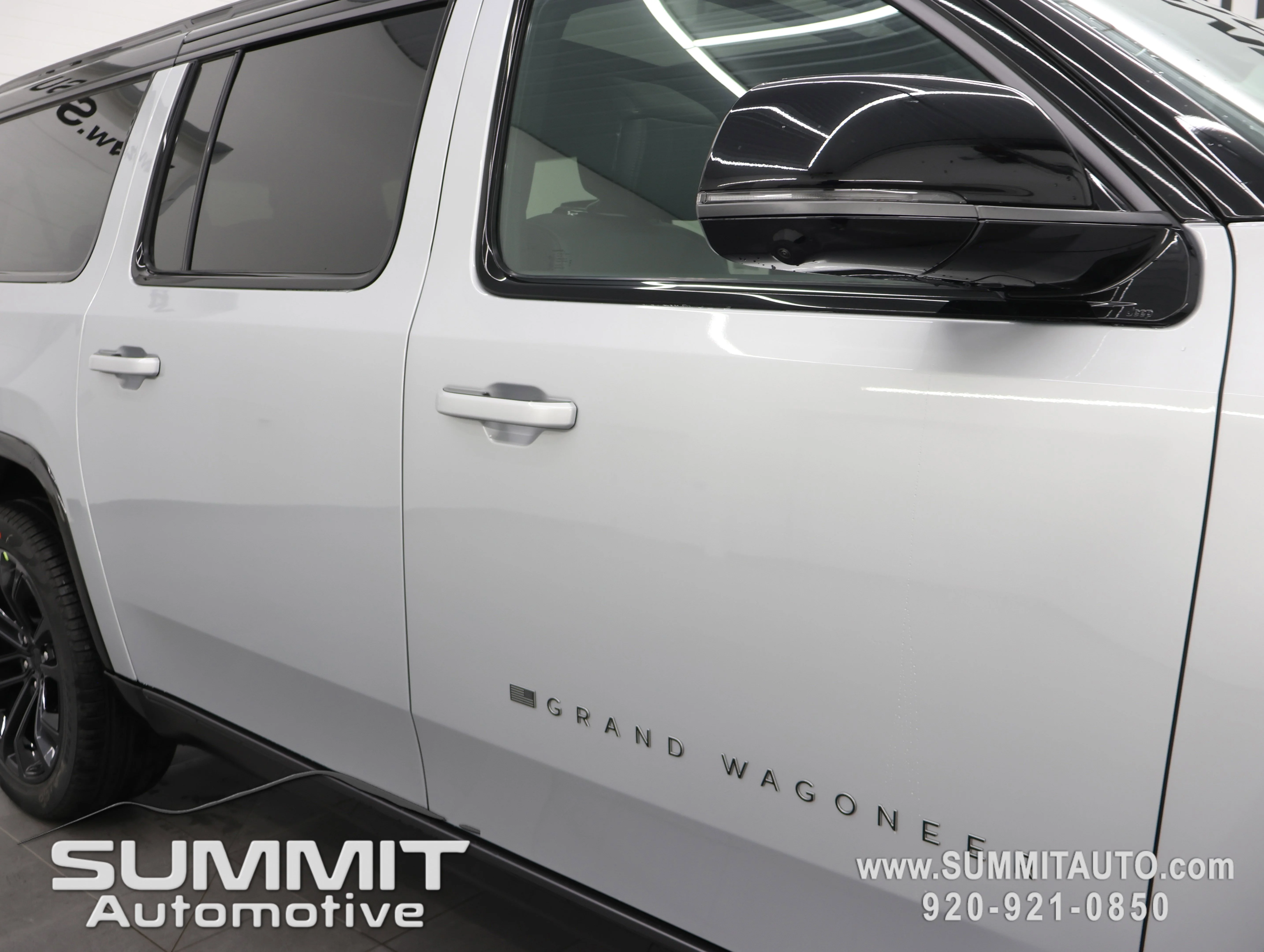 New 2026 Silver-Zynith Exterior Paint Jeep Summit Obsidian image 29