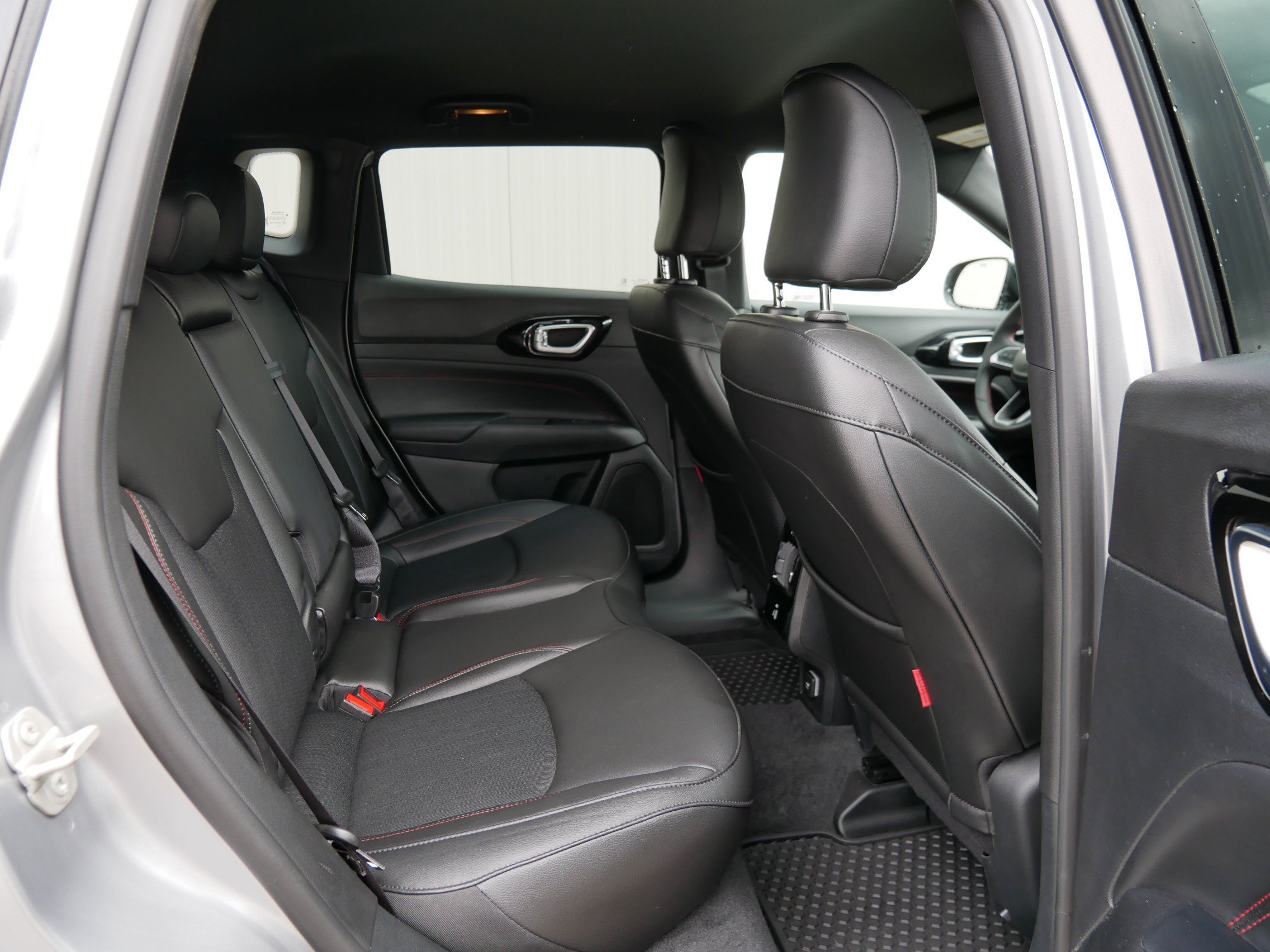 Used 2023 Billet Silver Metallic Clearcoat Jeep Trailhawk image 13