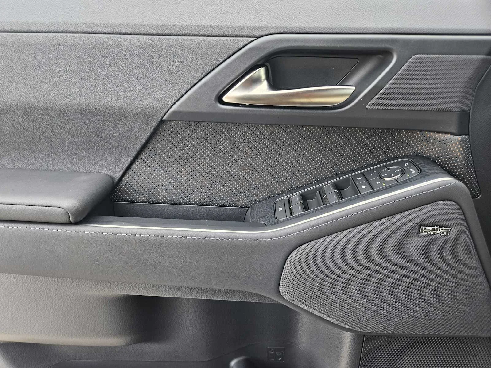 Certified Used 2026 CAVIAR Lexus Luxury image 17